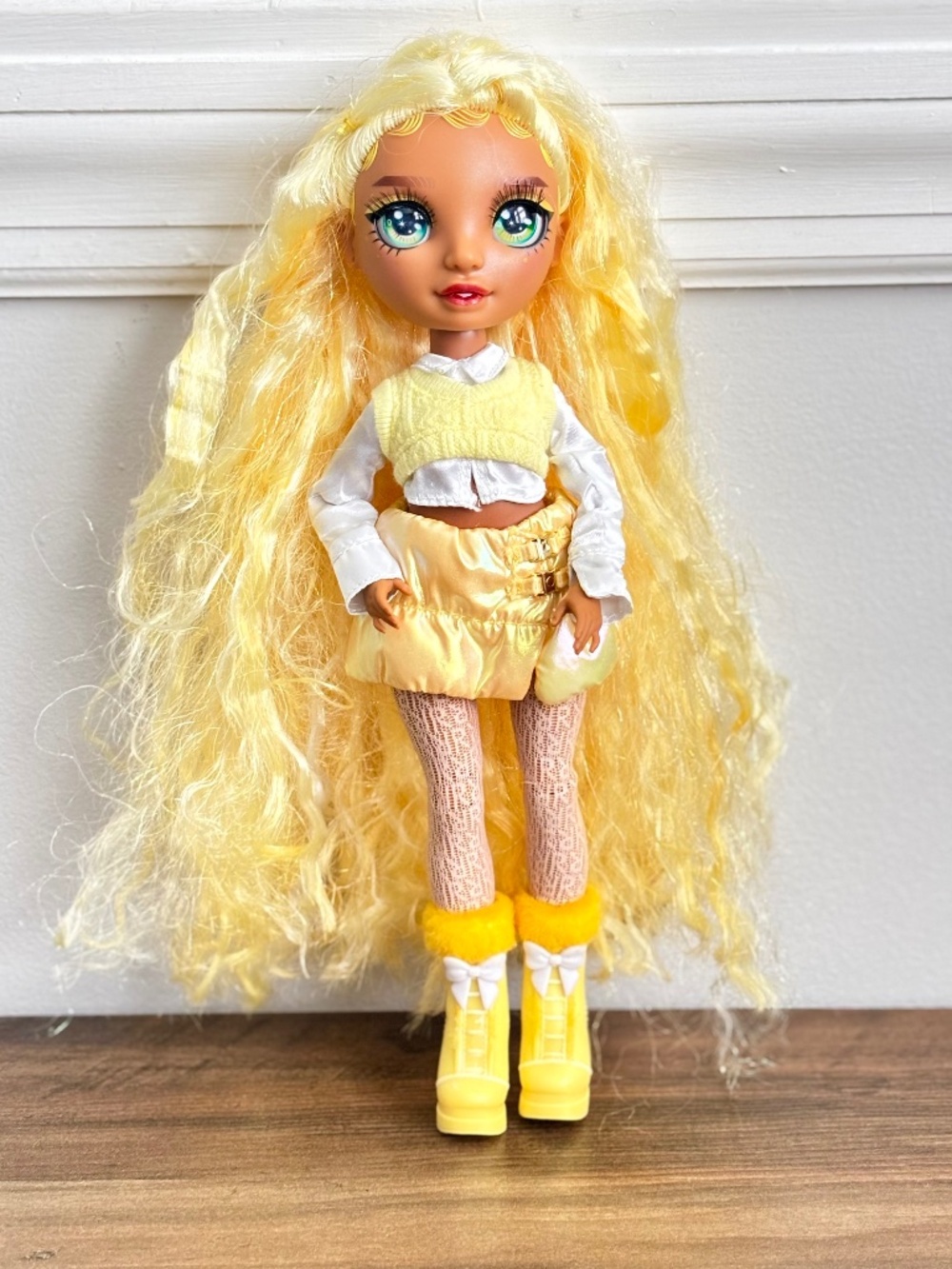 Rainbow High Sunny Madison Winter Wonderland Fashion Doll Articulated MGA 2023
